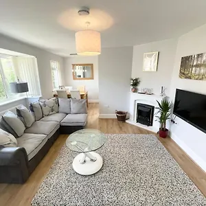 https://cosy-bungalow-in-ringwood-town-centre-with-lots-of.tophotelsbath.com