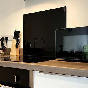 Modern 1 Bedroom Serviced - Near Centre Doncaster