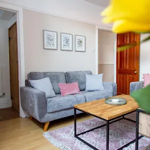 https://stylish-and-cosy-character-home-in-the-heart-of-chester.hotelsin-chester.com